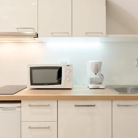 Апартаменти Tudor Хвар