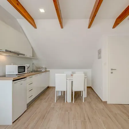 Апартаменти Tudor Хвар