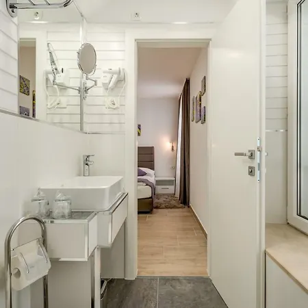 Tudor Апартаменти *