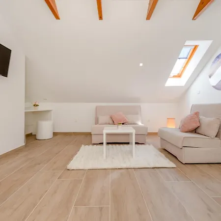 شقة Tudor هفار