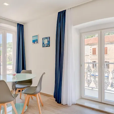 شقة Tudor هفار